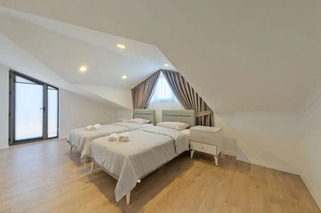 Twin bedroom
